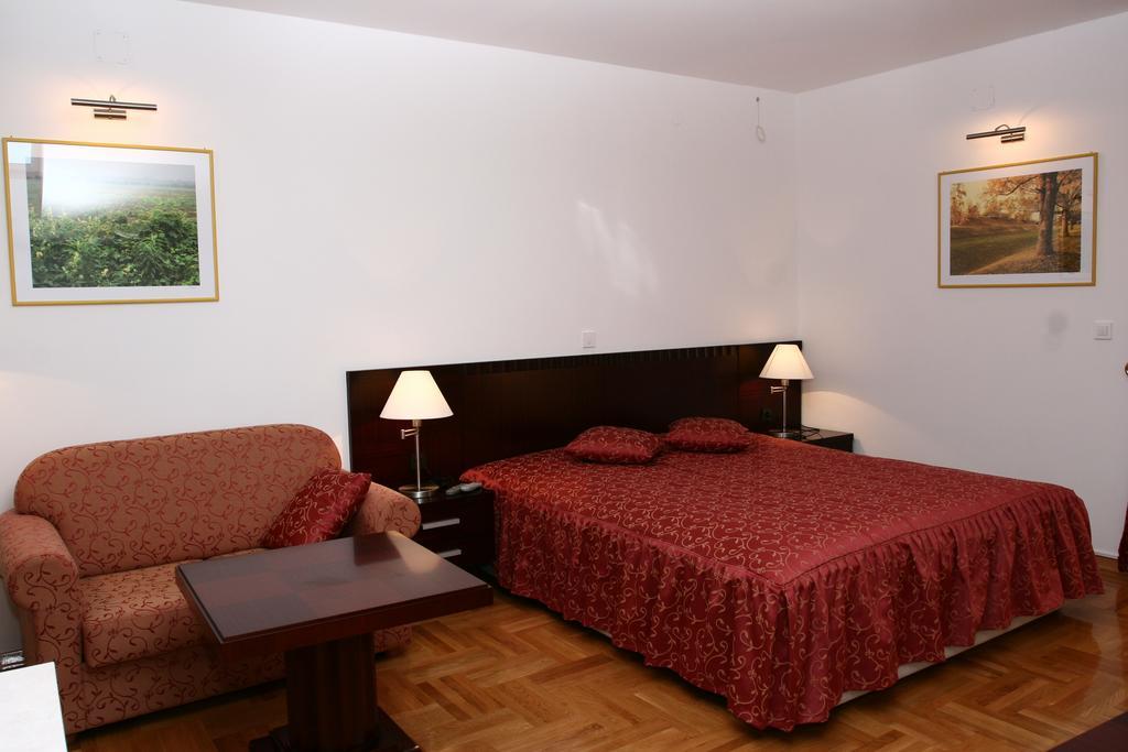 Apartmani Marbis Koprivnica Phòng bức ảnh